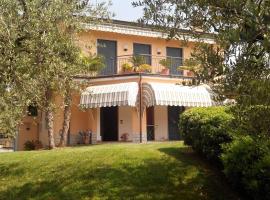 Casa Silvia, apartman u gradu 'Padenghe sul Garda'