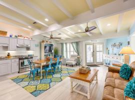 제킬 아일랜드에 위치한 호텔 Pet-Friendly Jekyll Island Abode - Walk to Beach!