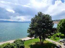 Pier 82 Apartments, hotell i Ohrid