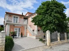 Apartments with a parking space Sinj, Zagora - 21449