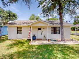 Woodland Hills Retreat, cottage in Marble Falls