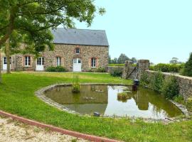 Charming cottage on idyllic property, near the beach, Denneville, cottage in Denneville