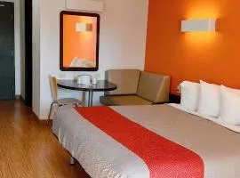 Motel 6-Regina, SK