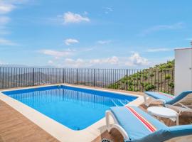 Beautiful Home In El Borge With Outdoor Swimming Pool, Wifi And Swimming Pool, Hotel mit Parkplatz in Moclinejo