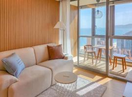 premium ocean view in HAEHUNDAE BONA TRAVEL, отель с бассейном в Пусане