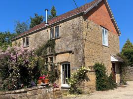 Ham cottage, hotel with parking in South Petherton