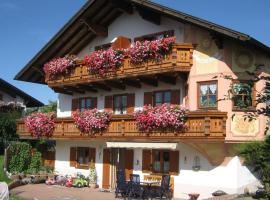 Apartment in the Allg u with view of the Bavarian Alps, hotel v destinaci Bernbeuren