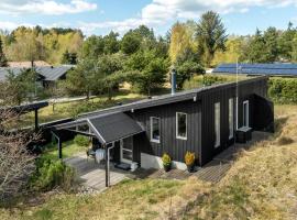 Awesome Home In Grenaa With Kitchen: Grenå şehrinde bir kiralık sahil evi