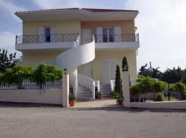 SIMOS' sea view house