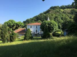 Lovely family home in Chartreuse mountains, hotelli kohteessa Voreppe