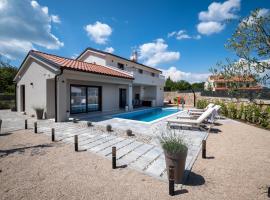 Holiday house JEWEL with private pool, hotel en Kornić