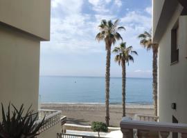 Pisito del Sol, pet-friendly hotel in Algarrobo-Costa