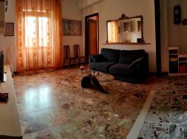 SunshineHouse casa vacanze, hotel em Ischitella