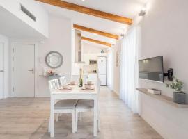 Lovely and bright apartment in the heart of Banyoles, sewaan penginapan di Banyoles