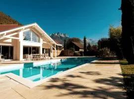 Studio indépendant 3 étoiles dans magnifique villa au bord du lac d'Annecy