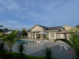 Villa Dracaena Melaka - Private Pool, Hill View, 20 minutes to Town, casa de temporada em Kampong Bukit Katil