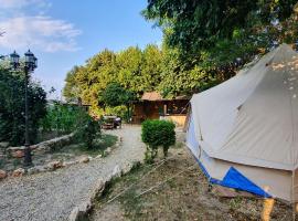 Magic Garden Emperor Bell Tent, glamping i Vama Veche