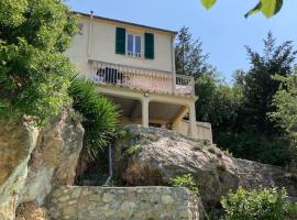 Maison ensoleillee avec vue panoramique jusqu a Antibes, hotel di Aspremont
