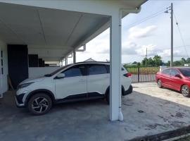 42 Avenue Homestay Samarahan, hotel v destinaci Kota Samarahan