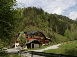 Guest House and Museum Firšt