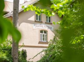 Villa Bachmann - Kuršių kiemas, hotell i Juodkrantė