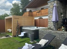 Stile Oase Apartment 1, hotel dengan jacuzzi di Bruck an der Grossglocknerstrasse