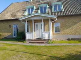 Charming unic house in coastal town to Helsingborg, feriebolig i Viken