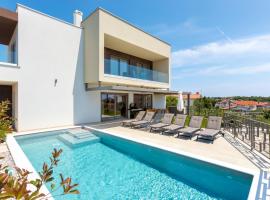 VILLA SUENOS - New & Modern - 2023, hotel in Medulin