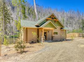 Osprey Nest Cabin, hotel in Vida