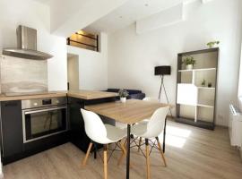 Taote - Studio avec terrasse au Coeur de ville, apartment in Brignoles