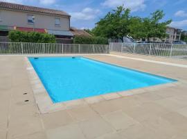 Le cocon de Marie,piscine, balcon, parking gratuit, baignoire, kuća za odmor ili apartman u gradu 'Carcassonne'