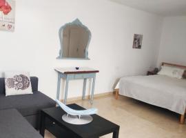 Viesnīca One bedroom apartment in Tazacorte pilsētā Tasakorte