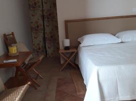 Cottage La Roccia, hotel barat a Merine