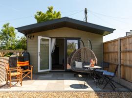 Pear Tree Cabin, chalet i Whitstable