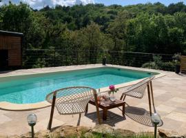 Private pool-Authentic Perigord Barn-Sarlat 15 min, hotel en Calviac