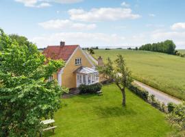 Beautiful Home In Fem With Wifi, sumarbústaður í Maribo