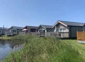 The Lake House at The Bay Filey, sleeps 4, 1 dog welcome for free too