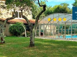 Gîte La Buissière Duravel piscine couverte privative, hôtel à Duravel