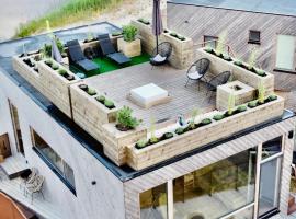 Jaukūs ART stiliaus apartamentai antrame aukšte su vaizdu į marias, viešbutis mieste Svencelė