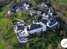 Fewo Eifel Dahlem Nationalpark Sonnenterrasse & Kamin, hotelli kohteessa Dahlem