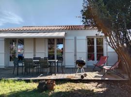 Location maison à l'Epine sur Île de Noirmoutier, готель у місті LʼÉpine