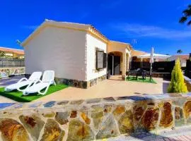 Bungalow Santa Fe next to pool