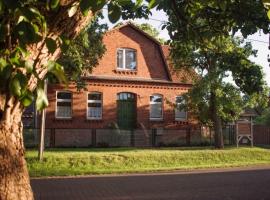 Shropshire House, vacation rental in Groß Leppin