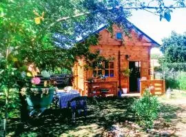 Agréable chalet en bois et son extérieur