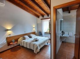 Elisa Holidays, hotel en Puegnago sul Garda