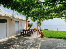 Sea the Day Beachfront 3-bdrm House, Nea Skioni