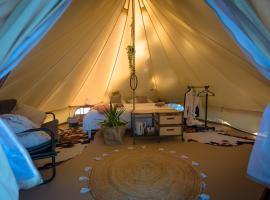 Rock Oak Glamping, хотел в Имотски