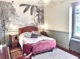 chambres d'hôtes maison de charme, מלון זול בLa Boissière-de-Montaigu