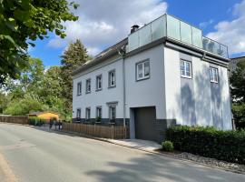 Ferienhaus Villa Adelsberg mit Dachterrasse in Zentraler Lage für bis zu 10 Personen, מלון בקמניץ