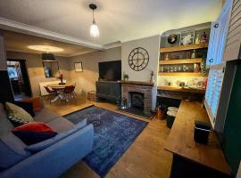 2 bed Victorian Cottage, log burner & garden room., помешкання для відпустки у місті Dorney